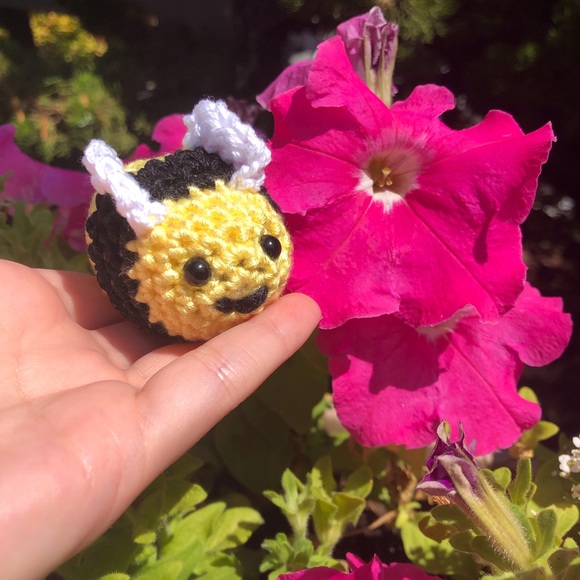 Crochet Bee Amigurumi-with/without keychain - Picture 10 of 10